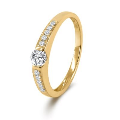Prsten s kulatým briliantem ve 14karátovém žlutém zlatě s diamantovou páskou